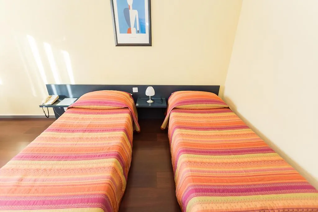 ***  Hotel Comedie Cenevre İsviçre